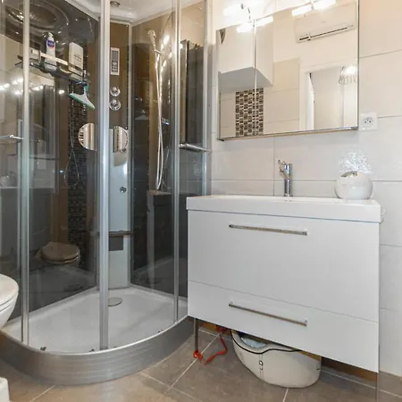 Awesome In Ajaccio With 1 Bedrooms Appartamento